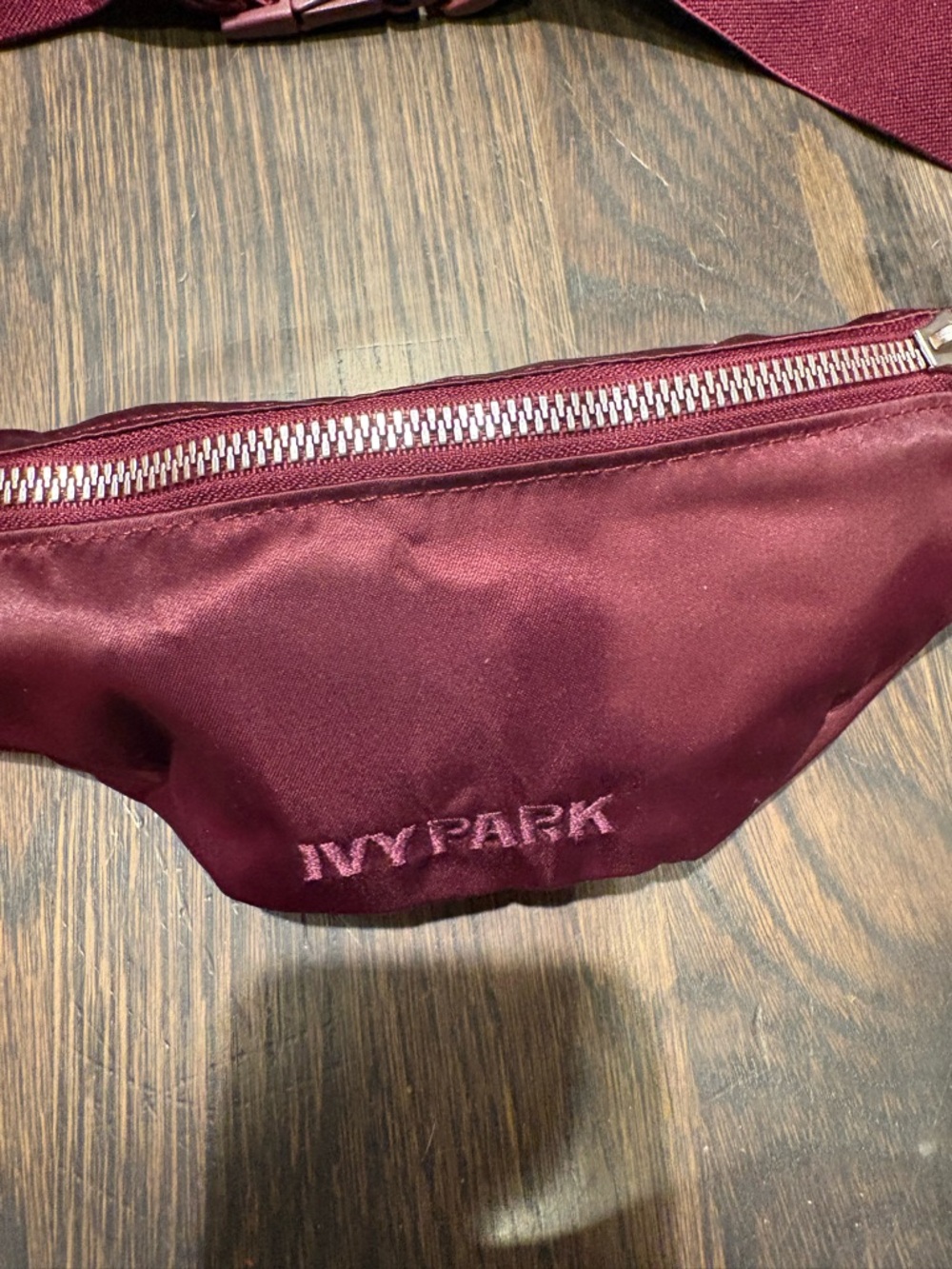 IVY PARK adidas Maroon Belt Bag with Silver Zip one size fits most elastic belt - Picture 2 of 11